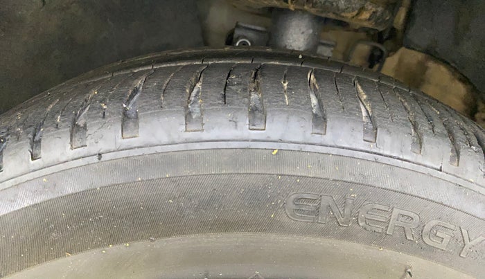 2015 Volkswagen Polo COMFORTLINE 1.2L, Petrol, Manual, 65,085 km, Left Front Tyre Tread