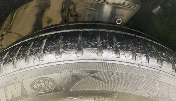 2015 Volkswagen Polo COMFORTLINE 1.2L, Petrol, Manual, 65,085 km, Right Front Tyre Tread