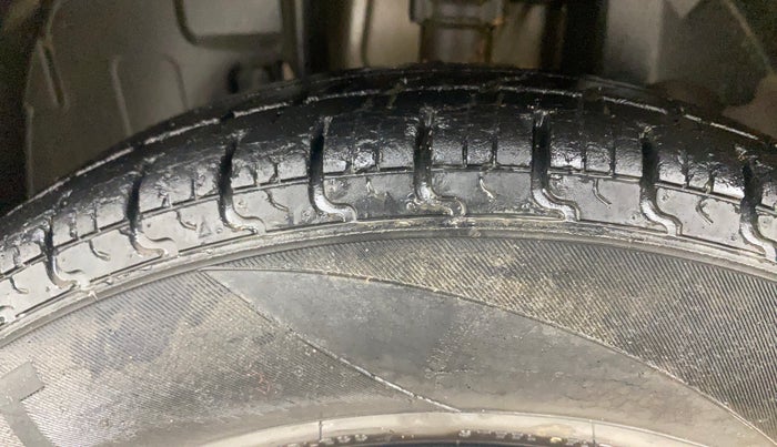 2018 Renault Kwid RXT 1.0 (O), Petrol, Manual, 34,517 km, Left Front Tyre Tread