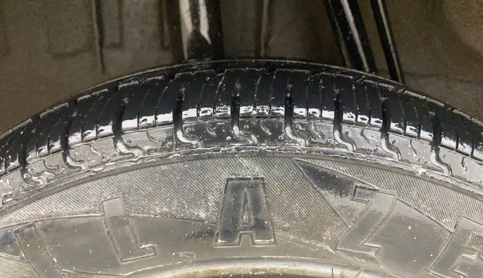 2018 Renault Kwid RXT 1.0 (O), Petrol, Manual, 34,517 km, Right Rear Tyre Tread