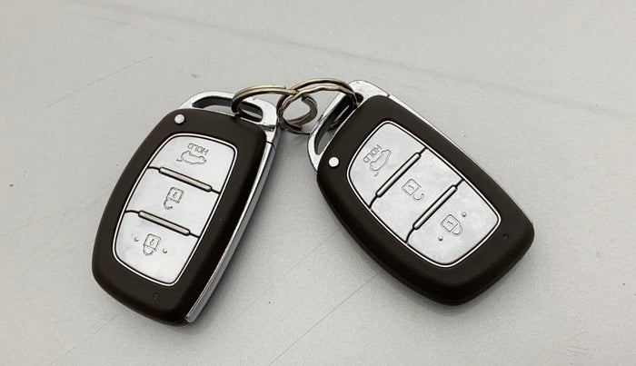 2018 Hyundai Elite i20 ASTA 1.2 (O), Petrol, Manual, 61,044 km, Key Close Up