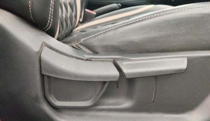 2021 Hyundai NEW I20 SPORTZ 1.2 MT, Petrol, Manual, 1,49,924 km, Driver Side Adjustment Panel