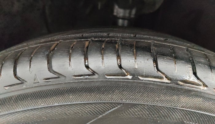 2021 Hyundai NEW I20 SPORTZ 1.2 MT, Petrol, Manual, 1,49,924 km, Left Front Tyre Tread