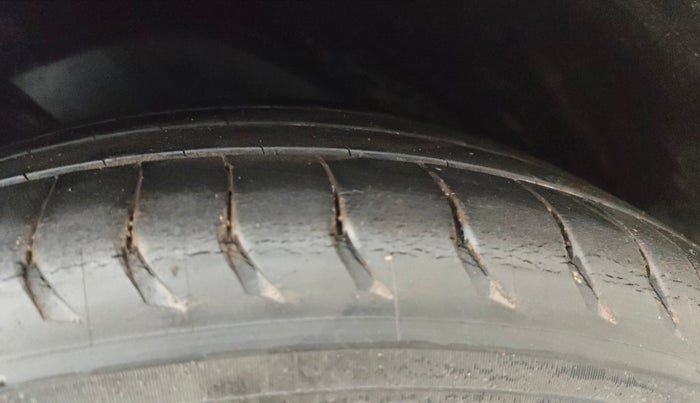 2021 Hyundai NEW I20 SPORTZ 1.2 MT, Petrol, Manual, 1,49,924 km, Right Front Tyre Tread