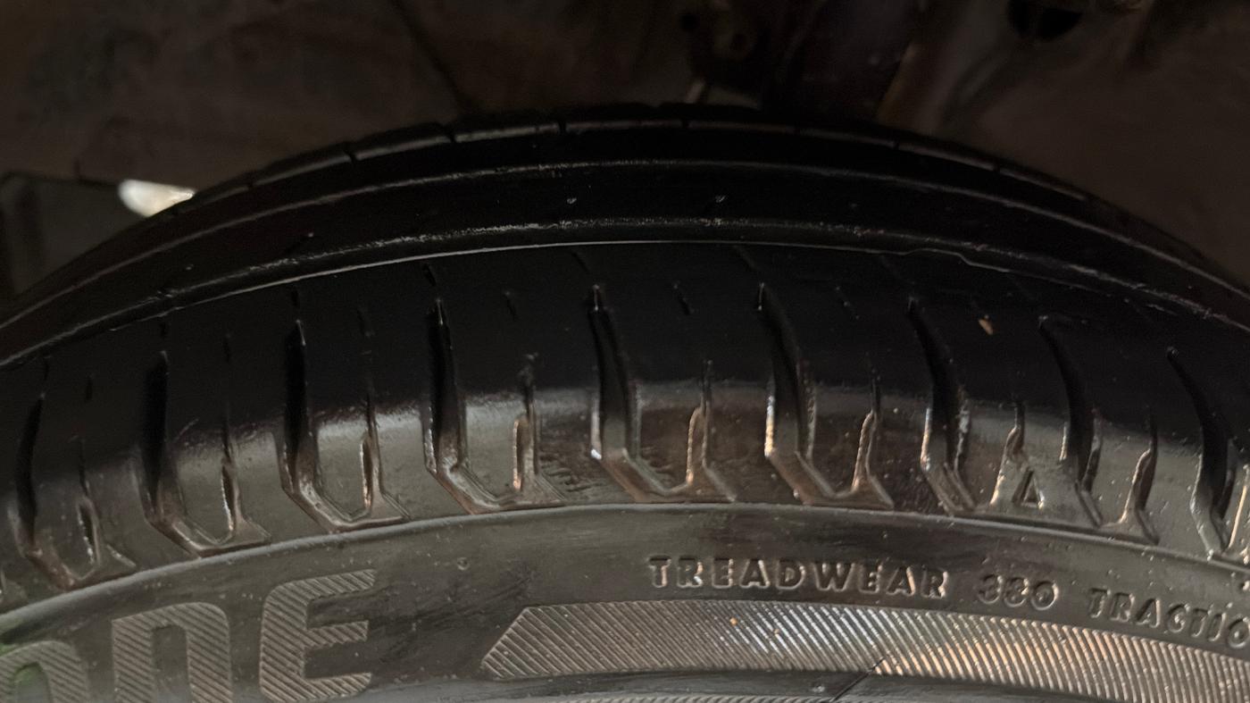 2017 Maruti Dzire LXI, Petrol, Manual, 14,061 km, Left Front Tyre Tread