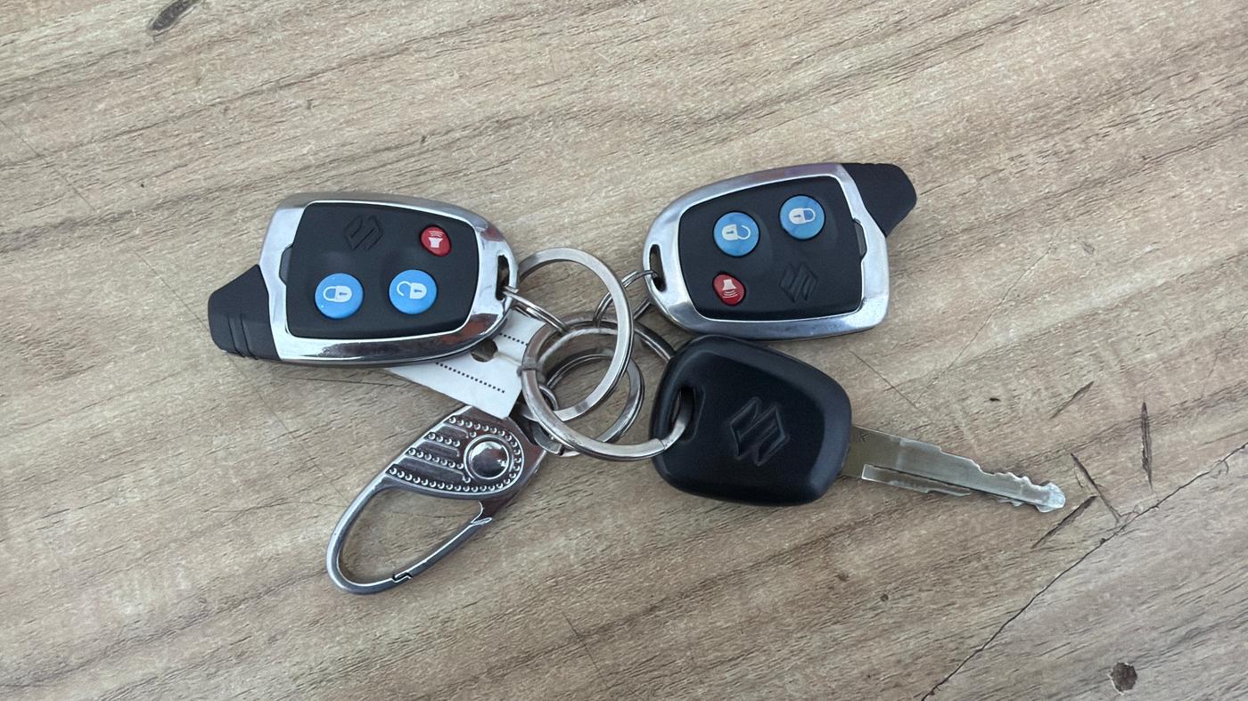 2017 Maruti Dzire LXI, Petrol, Manual, 14,061 km, Key Close Up