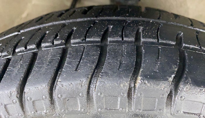 2015 Maruti Alto 800 LXI, Petrol, Manual, 22,286 km, Right Front Tyre Tread