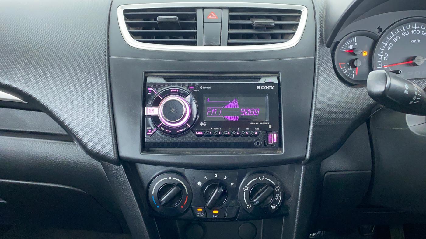 2017 Maruti Swift LXI OPT, Petrol, Manual, 48,161 km, Air Conditioner