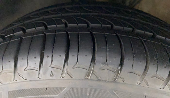2020 Volkswagen Polo COMFORTLINE PLUS 1.0L MPI, Petrol, Manual, 42,030 km, Left Front Tyre Tread