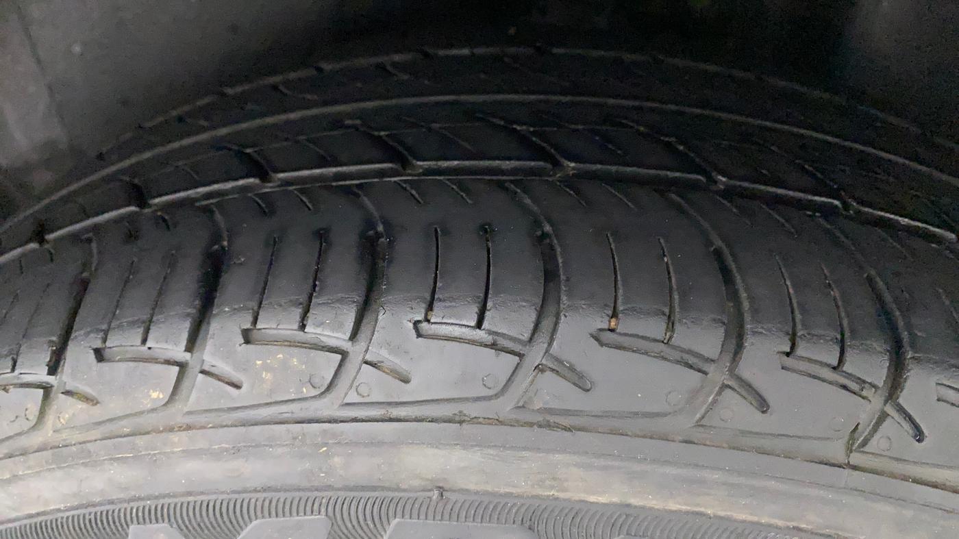 2020 Volkswagen Polo COMFORTLINE PLUS 1.0L MPI, Petrol, Manual, 42,030 km, Left Rear Tyre Tread