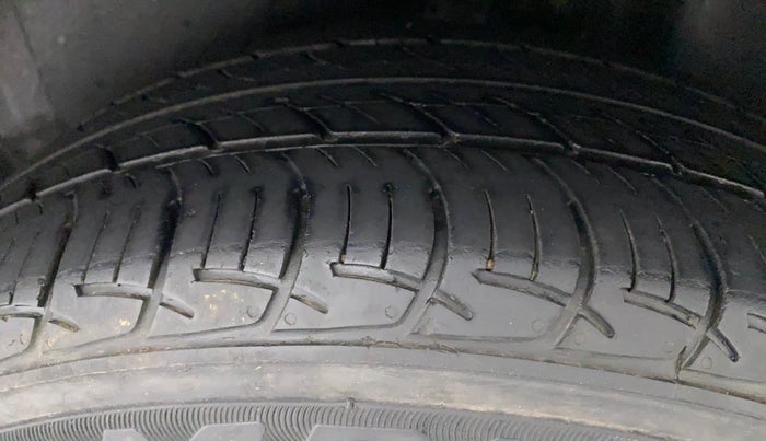 2020 Volkswagen Polo COMFORTLINE PLUS 1.0L MPI, Petrol, Manual, 42,030 km, Left Rear Tyre Tread