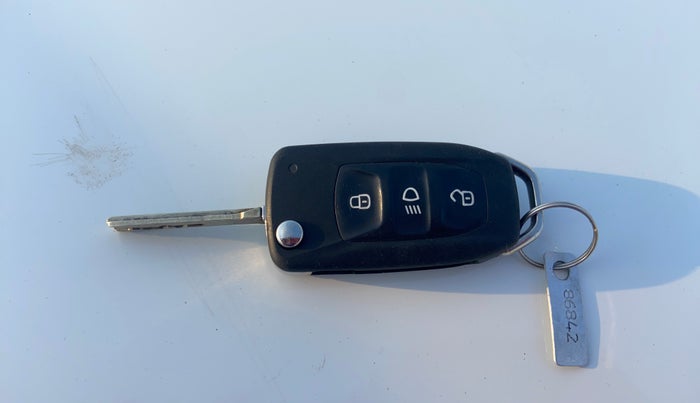 2024 Tata NEXON SMART+ 1.2 PETROL, Petrol, Manual, 45,821 km, Key Close Up