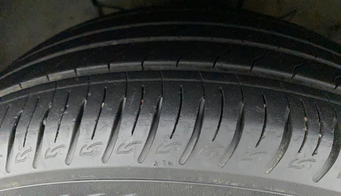 2020 Hyundai VENUE SX 1.5 CRDI, Diesel, Manual, 30,477 km, Left Front Tyre Tread