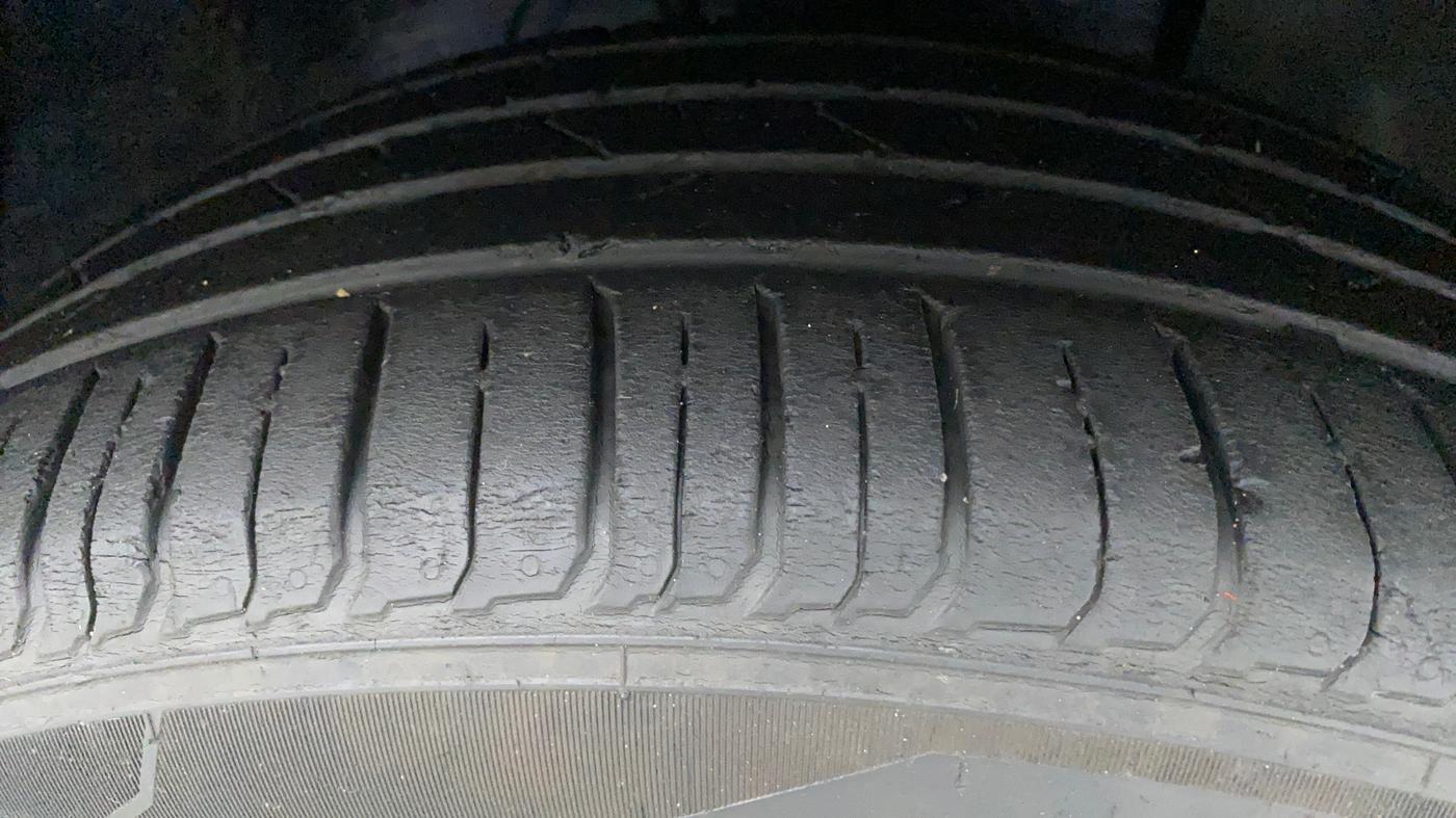2020 Hyundai VENUE SX 1.5 CRDI, Diesel, Manual, 30,477 km, Right Front Tyre Tread