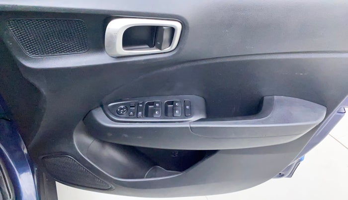 2020 Hyundai VENUE SX 1.5 CRDI, Diesel, Manual, 30,477 km, Driver Side Door Panels Control