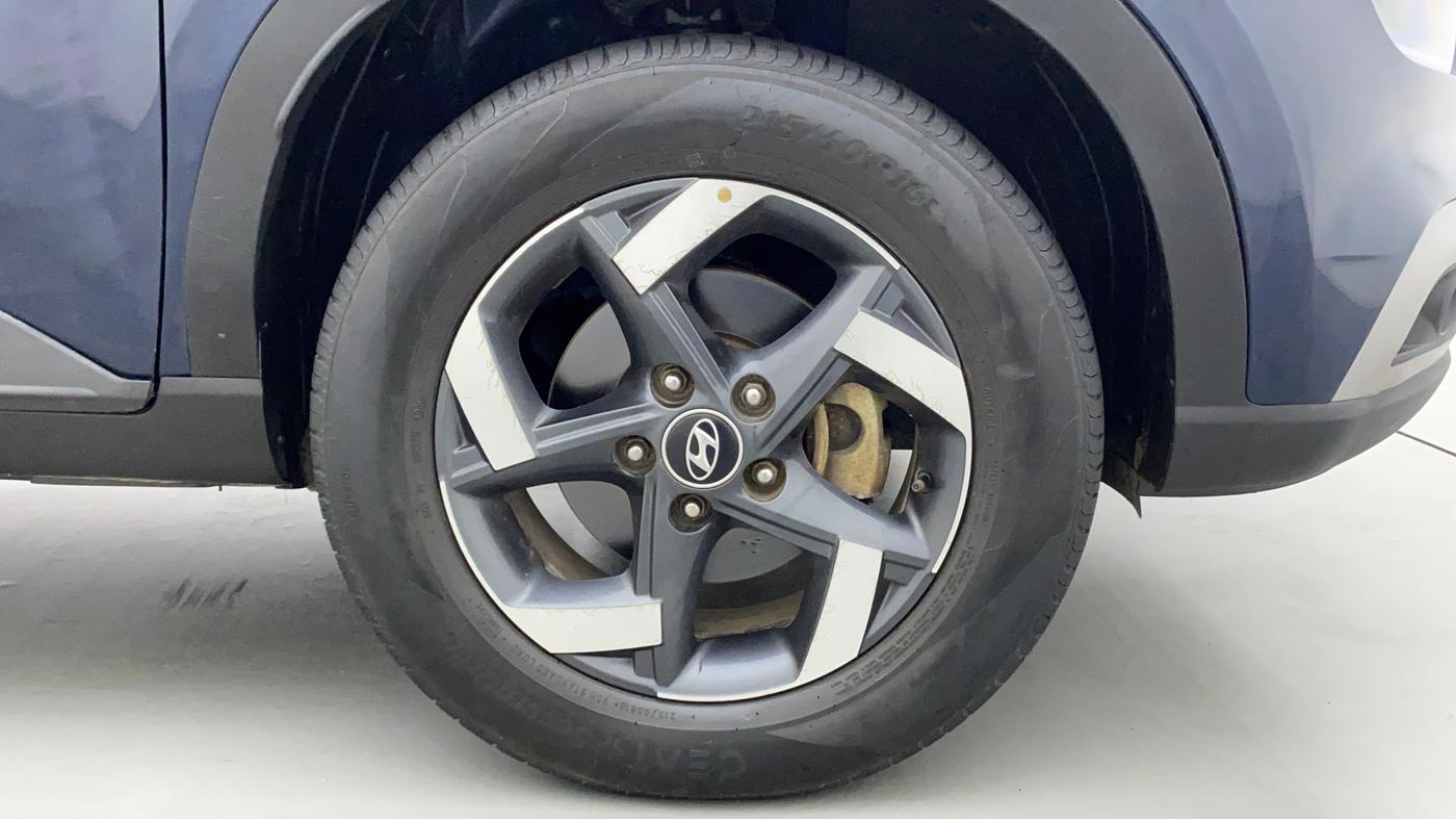 2020 Hyundai VENUE SX 1.5 CRDI, Diesel, Manual, 30,477 km, Right Front Wheel