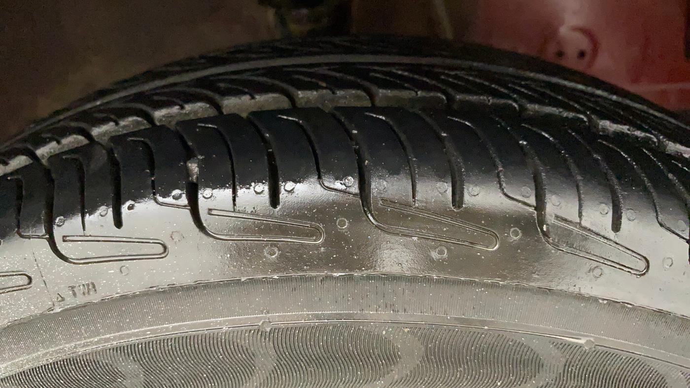 2017 Hyundai Eon ERA PLUS (O), Petrol, Manual, 30,119 km, Right Front Tyre Tread