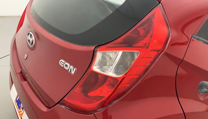 2017 Hyundai Eon ERA PLUS (O), Petrol, Manual, 30,119 km, Right tail light - Minor scratches