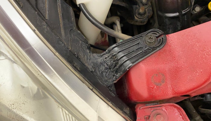 2017 Hyundai Eon ERA PLUS (O), Petrol, Manual, 30,119 km, Right headlight - Clamp has minor damage