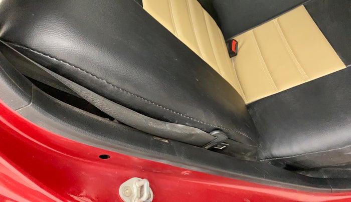 2017 Hyundai Eon ERA PLUS (O), Petrol, Manual, 30,119 km, Right C pillar - Trim cover missing