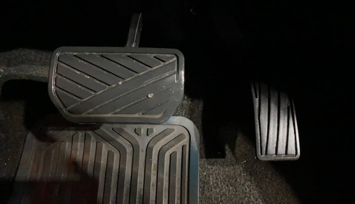 2022 Maruti Grand Vitara ALPHA SMART HYBRID AT, Petrol, Automatic, 58,453 km, Pedals