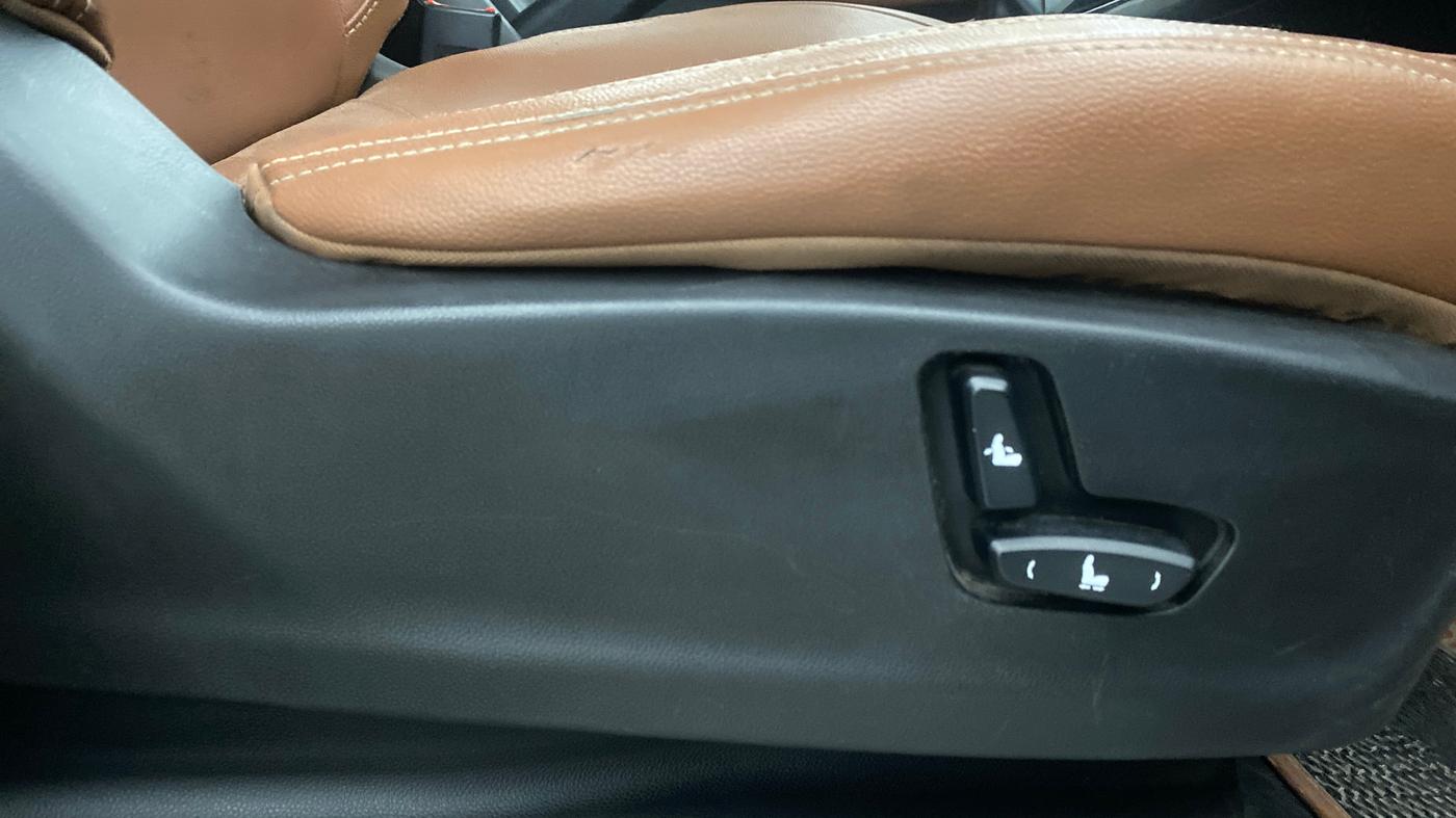 2020 MG HECTOR PLUS SHARP 2.0 DIESEL TURBO MT 6-STR, Diesel, Manual, 1,33,222 km, Driver Side Adjustment Panel