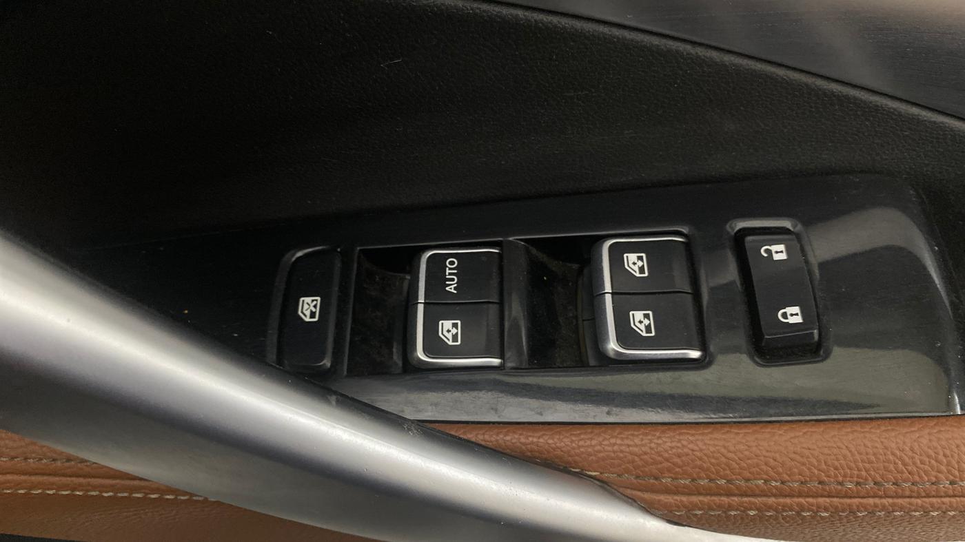 2020 MG HECTOR PLUS SHARP 2.0 DIESEL TURBO MT 6-STR, Diesel, Manual, 1,33,222 km, Driver Side Door Panels Control
