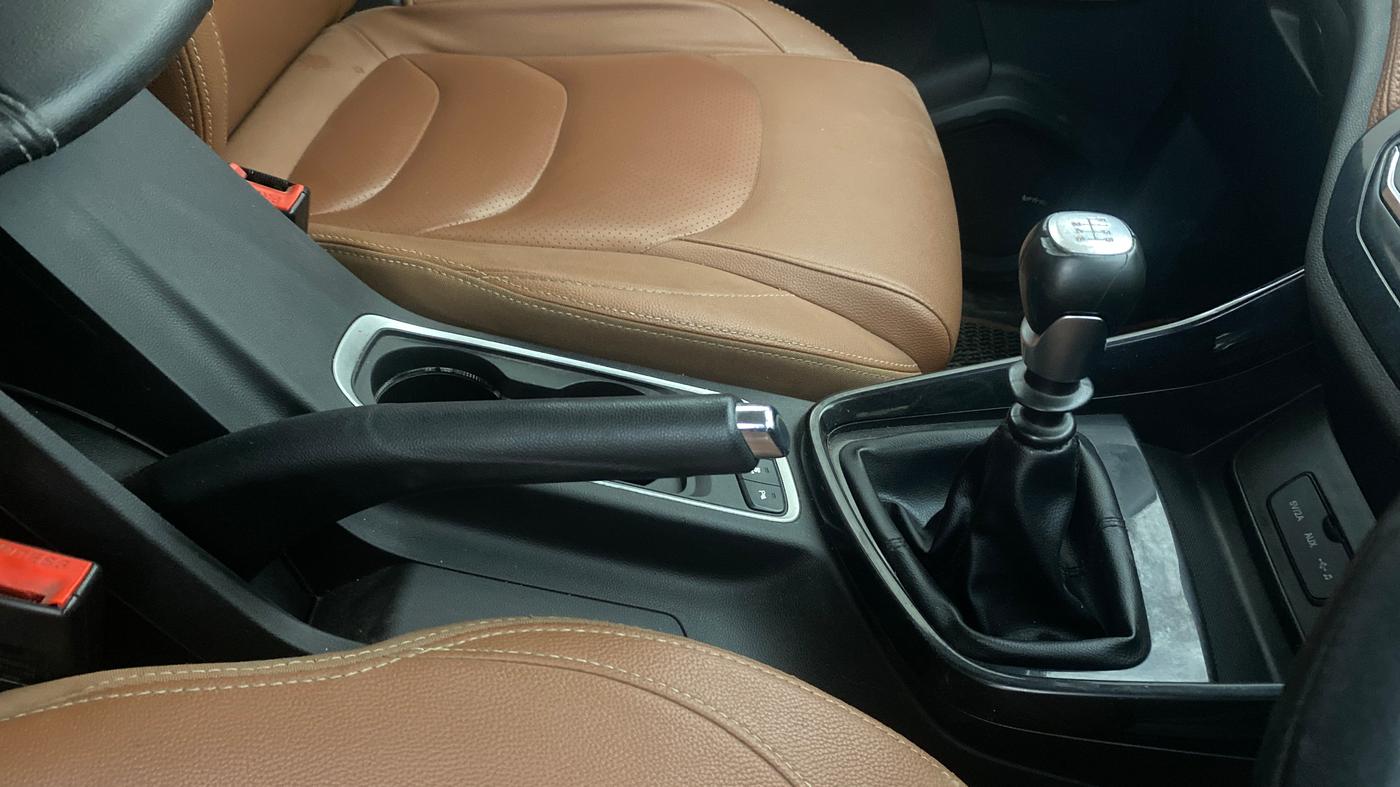 2020 MG HECTOR PLUS SHARP 2.0 DIESEL TURBO MT 6-STR, Diesel, Manual, 1,33,222 km, Gear Lever