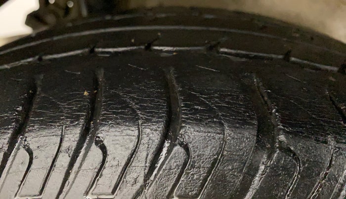 2013 Maruti Wagon R 1.0 VXI, Petrol, Manual, 57,563 km, Right Rear Tyre Tread