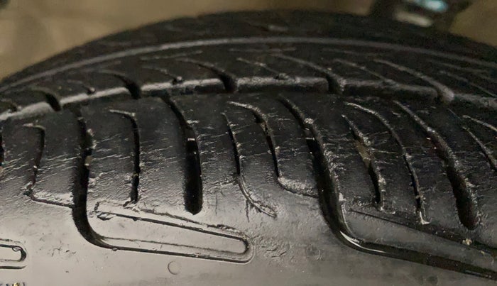 2013 Maruti Wagon R 1.0 VXI, Petrol, Manual, 57,563 km, Left Front Tyre Tread