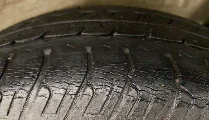 2013 Maruti Wagon R 1.0 VXI, Petrol, Manual, 57,563 km, Left Rear Tyre Tread