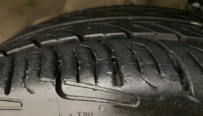 2013 Maruti Wagon R 1.0 VXI, Petrol, Manual, 57,563 km, Right Front Tyre Tread