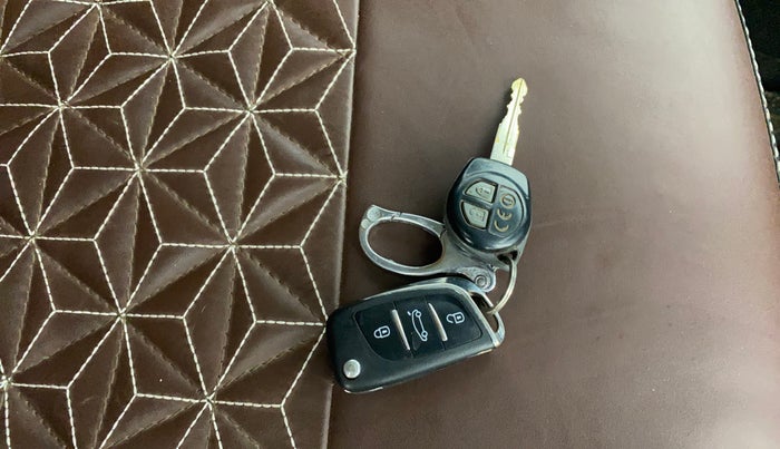 2016 Maruti Baleno DELTA PETROL 1.2, Petrol, Manual, 77,090 km, Key Close Up