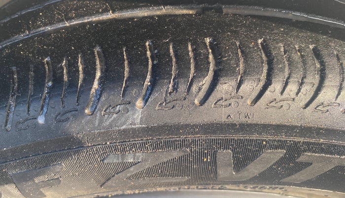 2023 Maruti New Wagon-R VXI CNG 1.0, CNG, Manual, 57,300 km, Right Front Tyre Tread