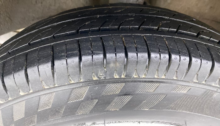 2016 Maruti OMNI E 8 STR, Petrol, Manual, 64,968 km, Left Front Tyre Tread