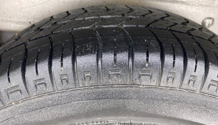 2016 Maruti OMNI E 8 STR, Petrol, Manual, 64,968 km, Right Rear Tyre Tread