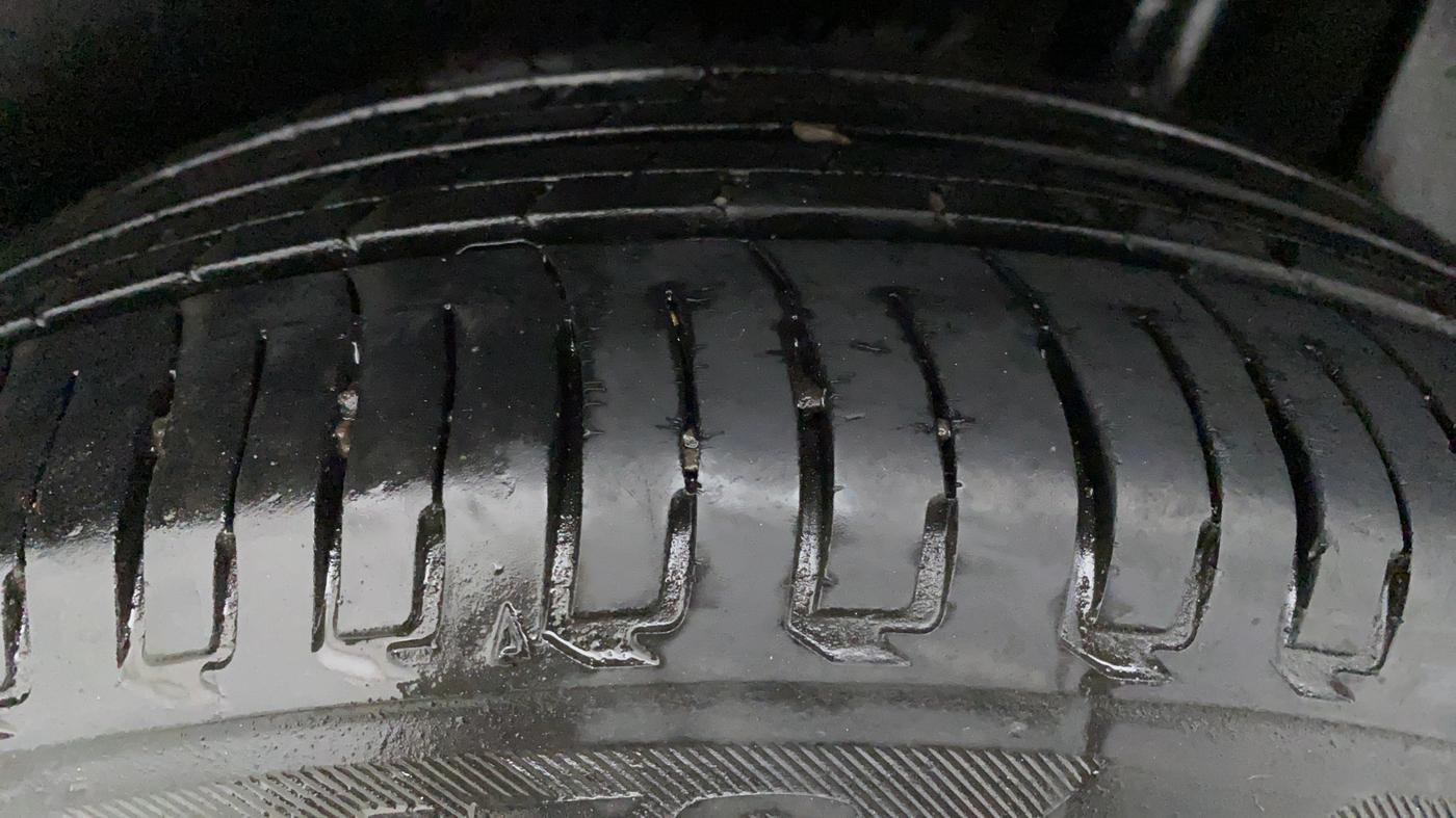 2018 Maruti Dzire ZXI Plus AMT, Petrol, Automatic, 28,319 km, Right Rear Tyre Tread