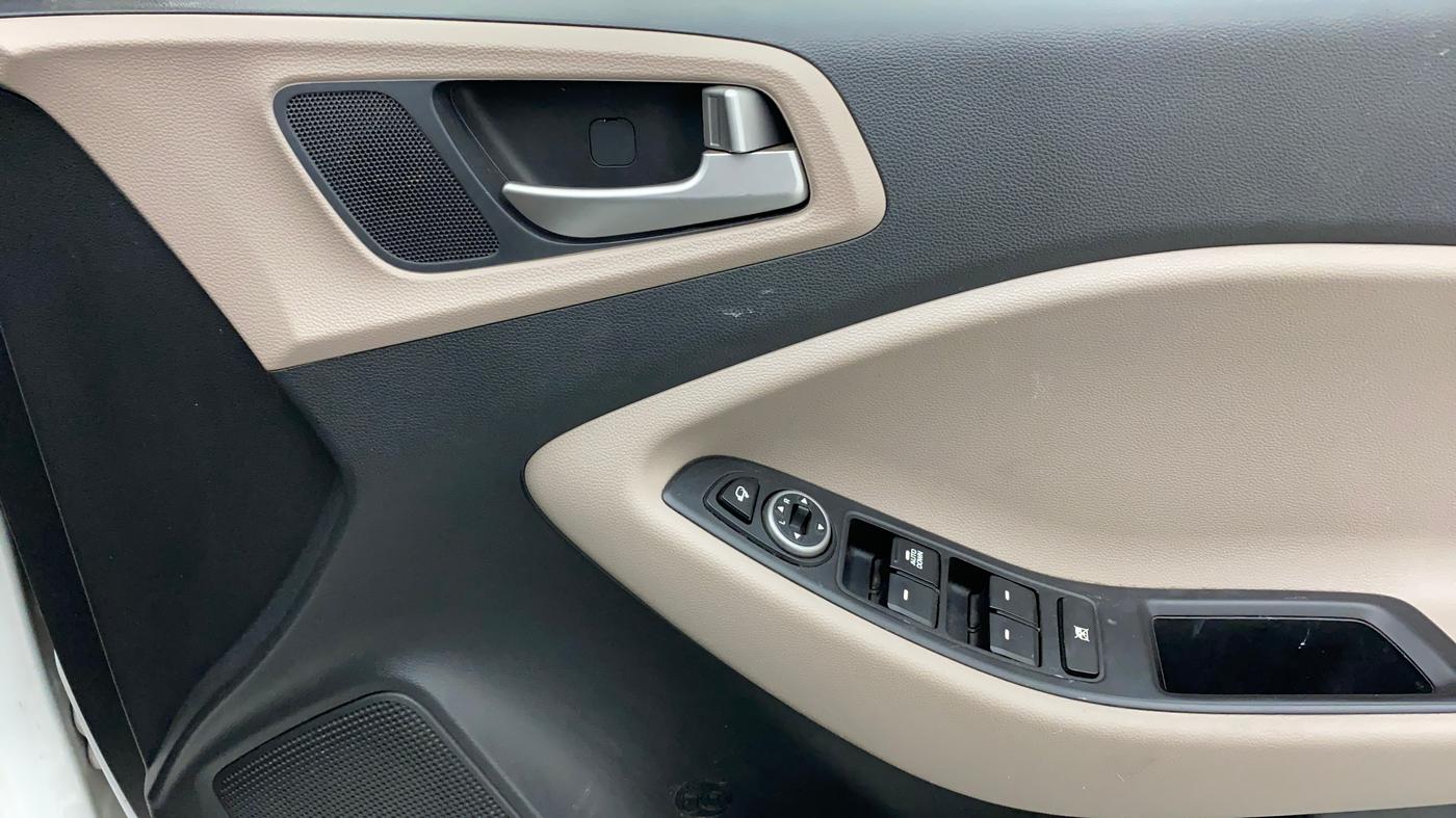 2019 Hyundai Elite i20 SPORTZ PLUS  1.2 CVT, Petrol, Automatic, 17,755 km, Driver Side Door Panels Control