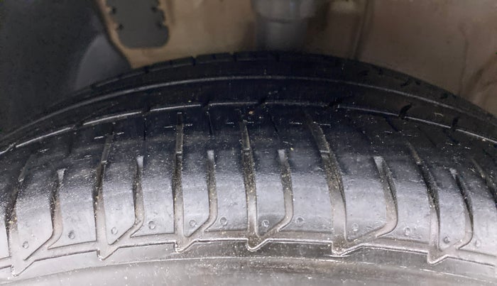 2020 Hyundai NEW I20 SPORTZ 1.2 AT, Petrol, Automatic, 76,360 km, Left Front Tyre Tread