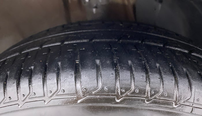 2020 Hyundai NEW I20 SPORTZ 1.2 AT, Petrol, Automatic, 76,360 km, Right Front Tyre Tread
