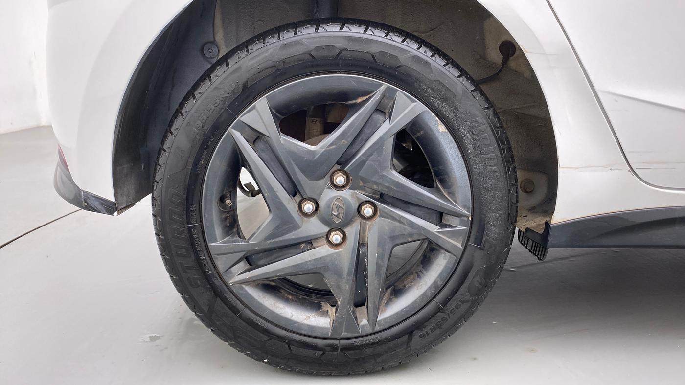 2020 Hyundai NEW I20 SPORTZ 1.2 AT, Petrol, Automatic, 76,360 km, Right Rear Wheel
