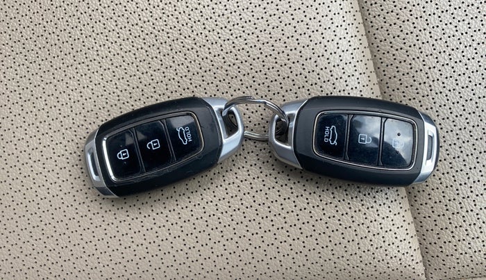 2019 Hyundai Verna 1.6 VTVT SX O, Petrol, Manual, 57,227 km, Key Close Up