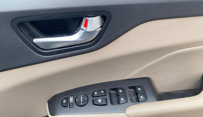 2019 Hyundai Verna 1.6 VTVT SX O, Petrol, Manual, 57,227 km, Driver Side Door Panels Control