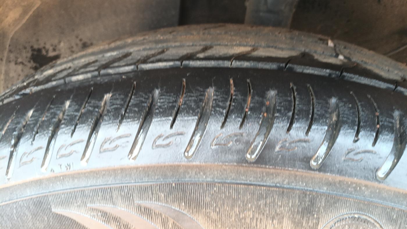 2022 KIA SONET HTX 1.5 AT, Diesel, Automatic, 41,894 km, Left Front Tyre Tread