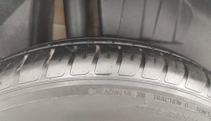 2019 Maruti Dzire VXI AMT, Petrol, Automatic, 38,987 km, Right Rear Tyre Tread