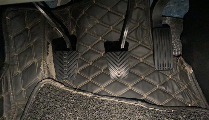 2022 KIA CARENS PRESTIGE 1.4 PETROL 7 STR, Petrol, Manual, 30,835 km, Pedals