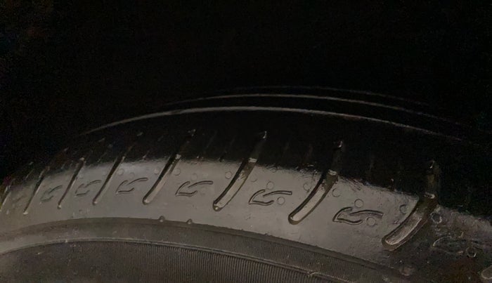 2022 KIA CARENS PRESTIGE 1.4 PETROL 7 STR, Petrol, Manual, 30,835 km, Left Rear Tyre Tread