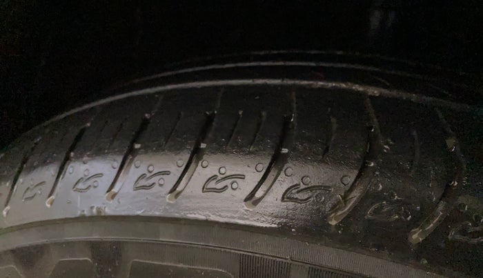 2022 KIA CARENS PRESTIGE 1.4 PETROL 7 STR, Petrol, Manual, 30,835 km, Right Front Tyre Tread