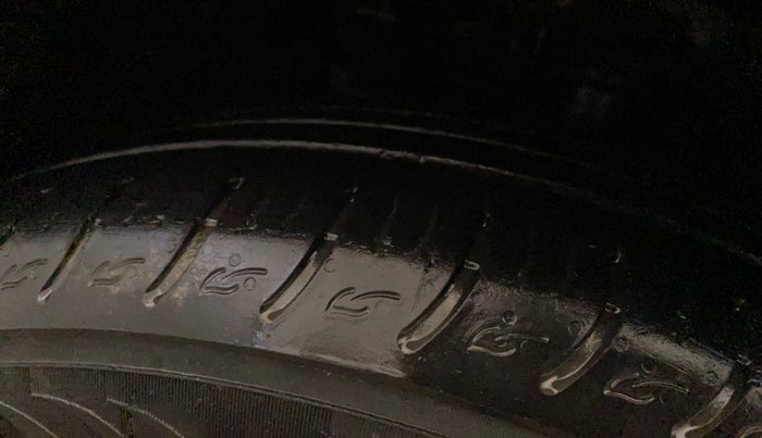 2022 KIA CARENS PRESTIGE 1.4 PETROL 7 STR, Petrol, Manual, 30,835 km, Left Front Tyre Tread