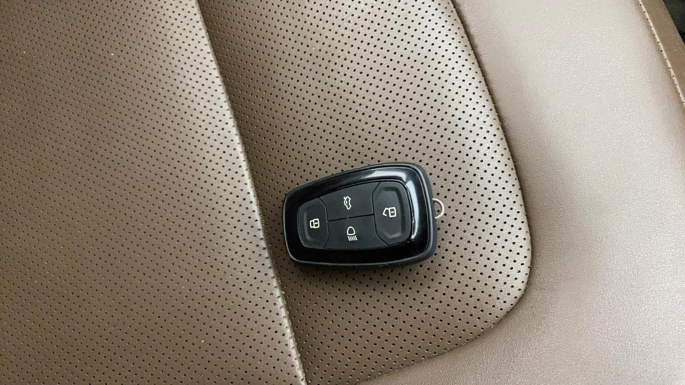 2022 Tata Harrier XZ PLUS 2.0L, Diesel, Manual, 1,33,769 km, Key Close Up
